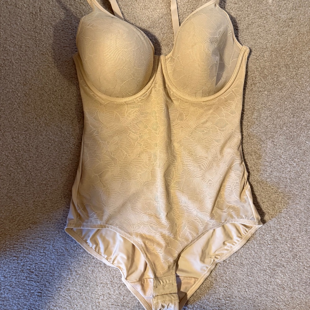 Bali Shapewear in a 36C underwire, like new, worn once